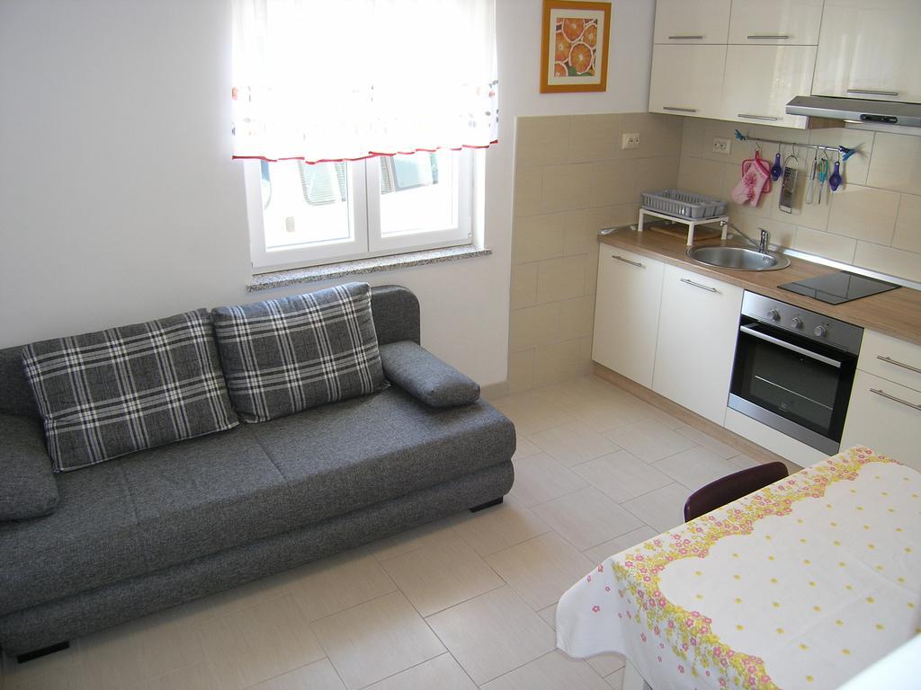 Apartman Vera Apartment Кърк Екстериор снимка